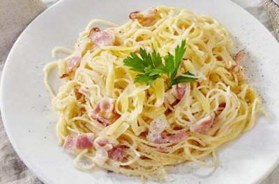 培根牛奶意大利面的做法 经典意大利美味菜肴—奶油培根意面的做法