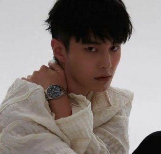 何与的女朋友是谁 演员何与和李溪芮的恋情关系怎么样