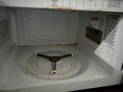 微波炉怎么清洗内部油垢 清理微波炉内污渍的小妙招