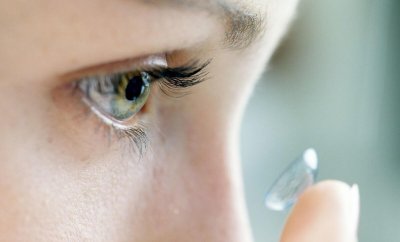 怎么戴隐形眼镜的正确方法 新手必看如何正确佩戴隐形眼镜