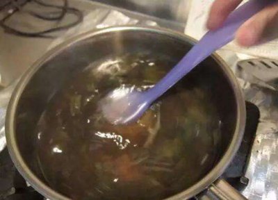 锅糊了怎样去掉糊锅底 炒菜锅厚厚的糊底清洗去除有妙招