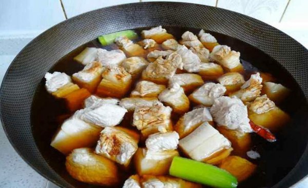 东坡肉与红烧肉的区别