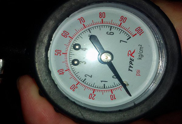 汽车轮胎多久充一次气比较合适