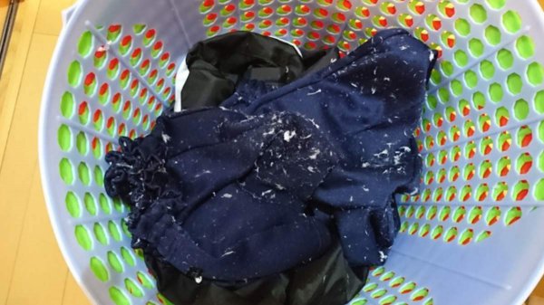 洗衣服卫生纸洗碎了粘在衣服上怎么处理