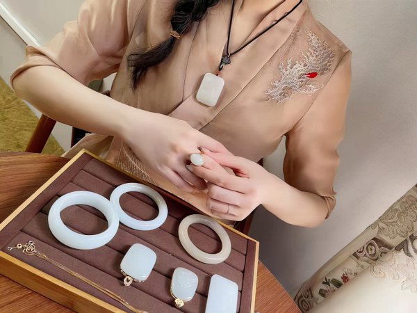 冰种翡翠和玉有什么区别