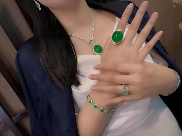 冰种翡翠和玉有什么区别