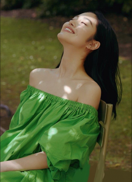 皮肤黑穿绿色好看吗