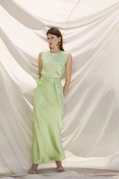 皮肤黑穿绿色好看吗