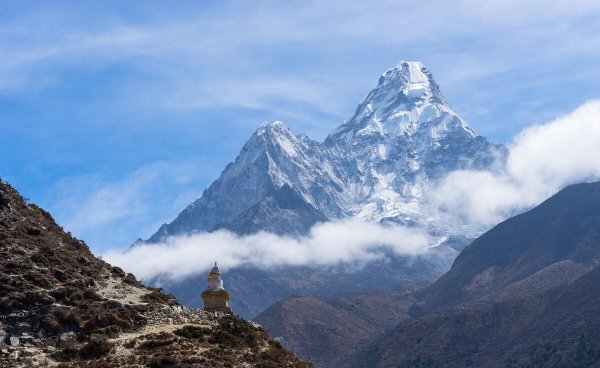 珠穆朗玛峰在哪个省境内