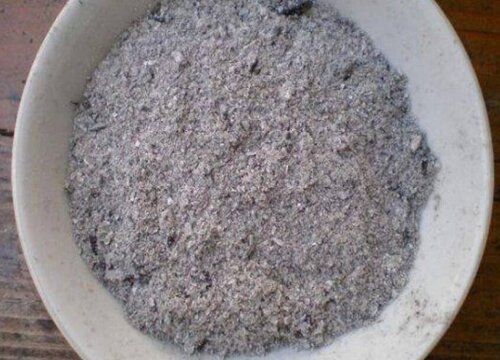 草木灰可以直接拌土养花吗