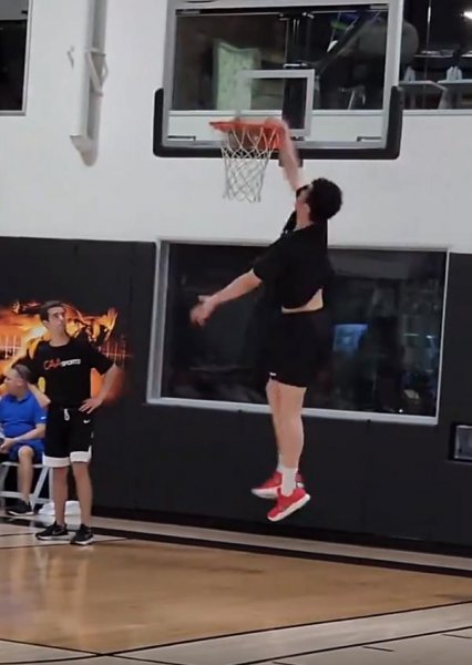 余嘉豪身高冲击NBA