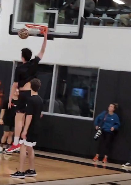 余嘉豪身高冲击NBA