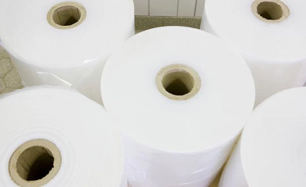 保鲜膜可以放微波炉里加热吗