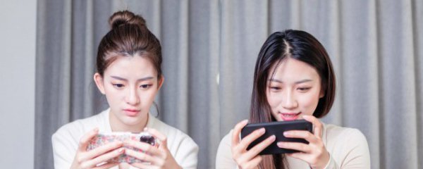 怎么清理手机里的灰尘