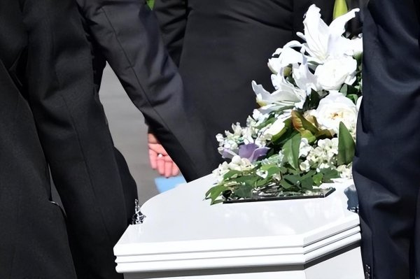 殡仪馆工作人员一个月多少钱