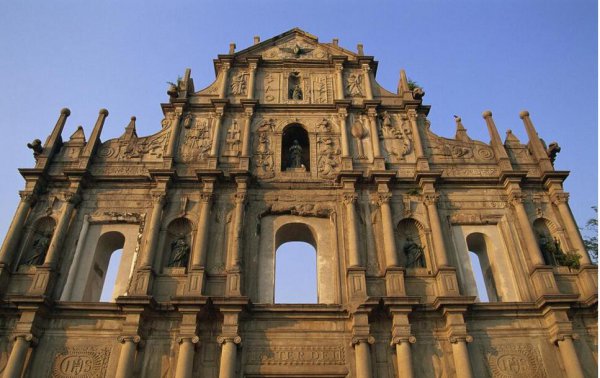 为什么去香港还要通行证