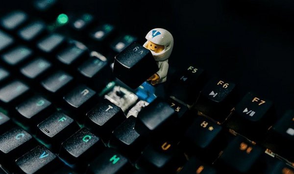 显卡黑屏电脑正常启动