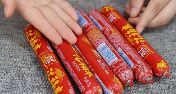 火腿肠怎么打开最方便最快方法