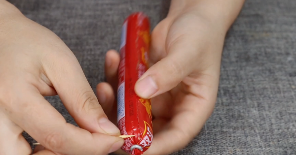 火腿肠怎么打开最方便最快方法