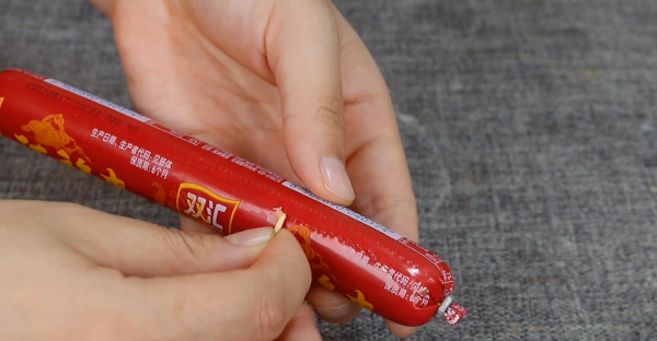 火腿肠怎么打开最方便最快方法