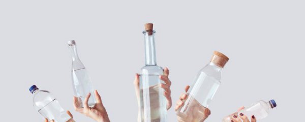 塑料杯什么标志可以装开水