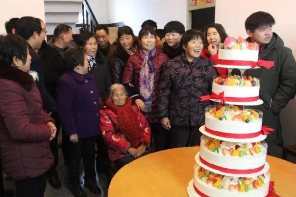 老人过生日提前推后讲究