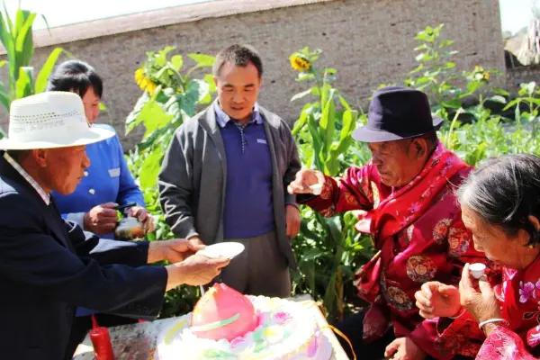 老人过生日提前推后讲究