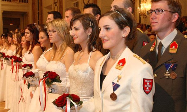 奥地利人口和面积是多少