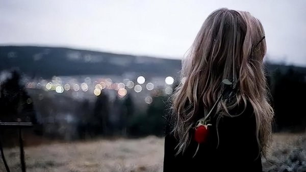 分手后互相还爱着的表现