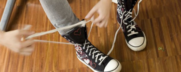 靴底发黄怎么清洗变白