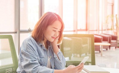 喜欢听歌的女人是什么性格 什么样的人喜欢听纯音乐