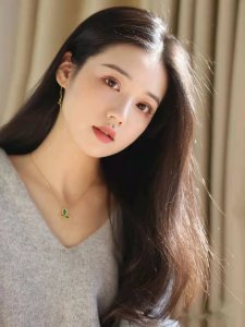 肤色黑适合染什么颜色头发好看 超显白的四种女生发色