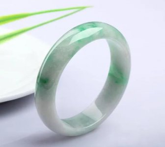 翡翠有几种颜色 翡翠颜色等级排名及图片