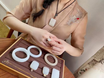 冰种翡翠和玉有什么区别 如何区分冰种翡翠和玉石