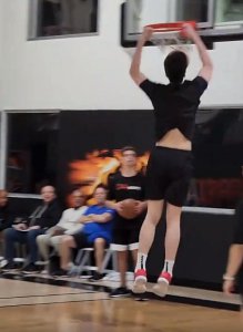 余嘉豪身高冲击NBA 2米21身高还有细腻的篮下技术