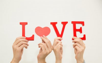 判断已婚女人是否喜欢你 已婚女人对你动心的19种表现