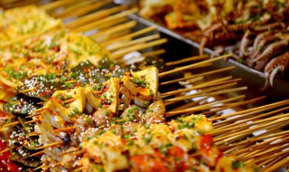 烤面筋串的做法步骤 夏日烧烤摊必不可少的烤面筋串的做法