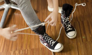 靴底发黄怎么清洗变白 鞋边鞋底发黄怎么办