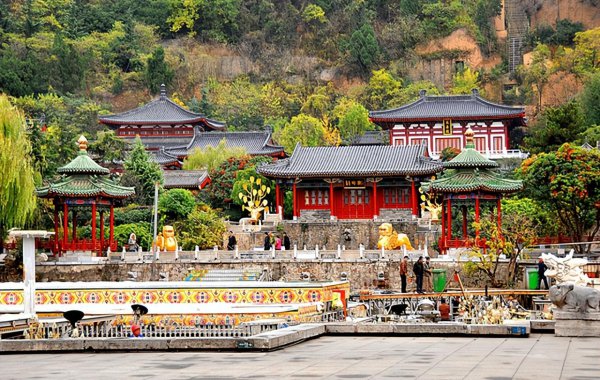 国内适合散心的城市穷游