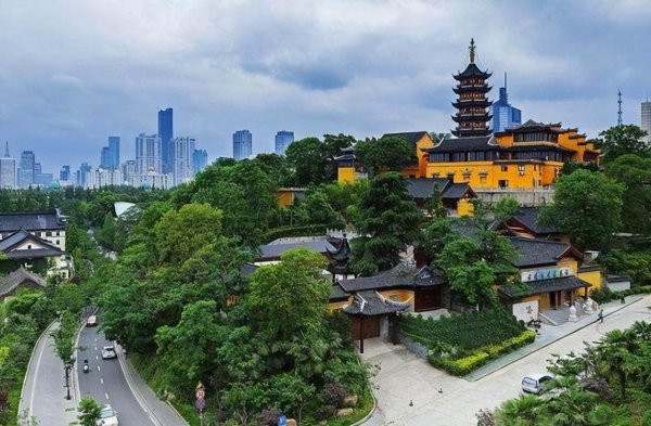 国内适合散心的城市穷游