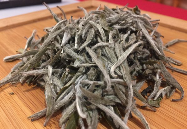 老茶白毫银针什么味道好喝