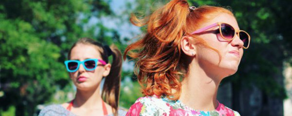 眼镜的颜色如何选择