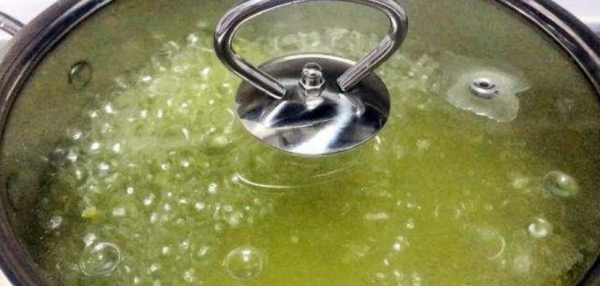 为什么绿豆粥煮出来是红色