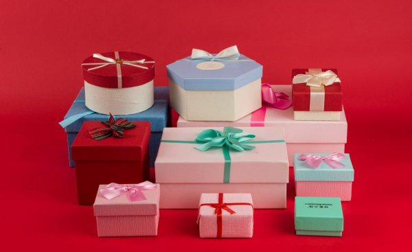 普通女性朋友过生日送什么礼物好