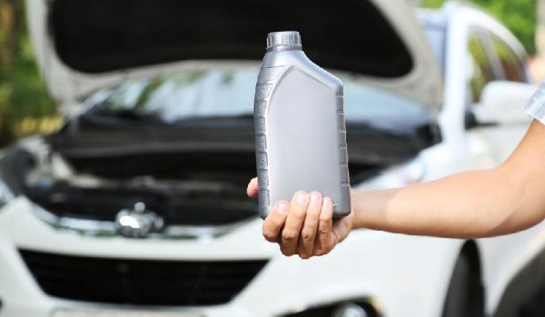 奥迪机油灯亮后还可以开多少公里