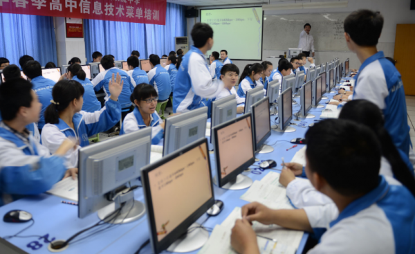 做小学教师年薪有十万吗