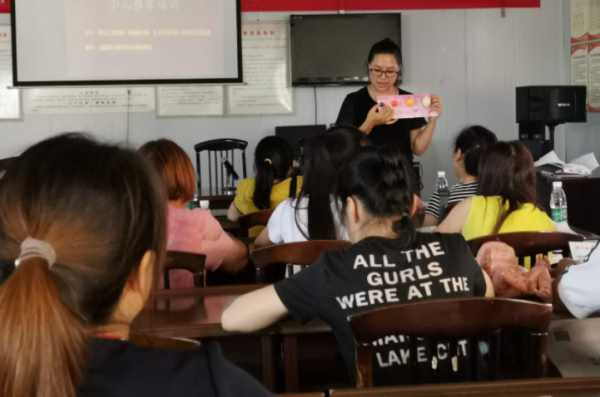 做小学教师年薪有十万吗