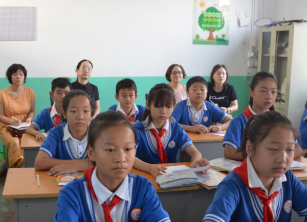 做小学教师年薪有十万吗