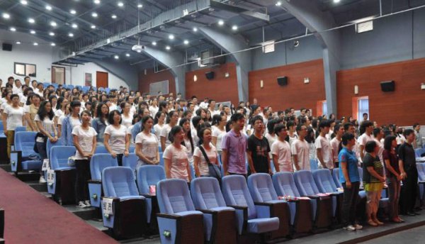 大学老师的工资每月多少钱