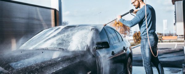 驾驶纯电汽车高速注意事项